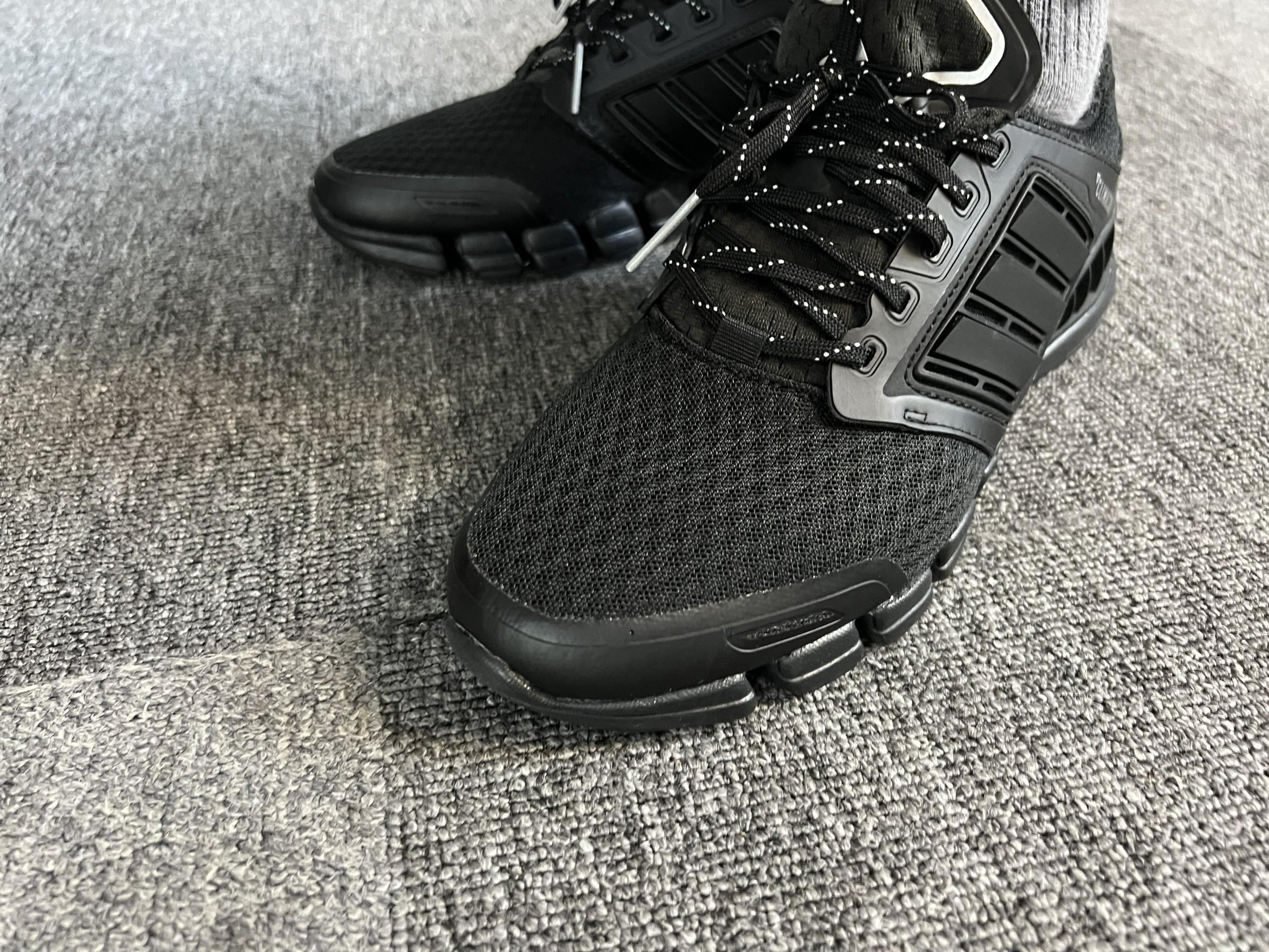 清风纯黑跑鞋通勤神器啊,害怕花里胡哨的看过来